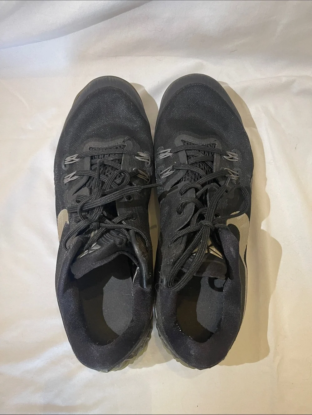 Kobe zoom Nike Men’s Black Athletic Trainers with Gum Sole Accent